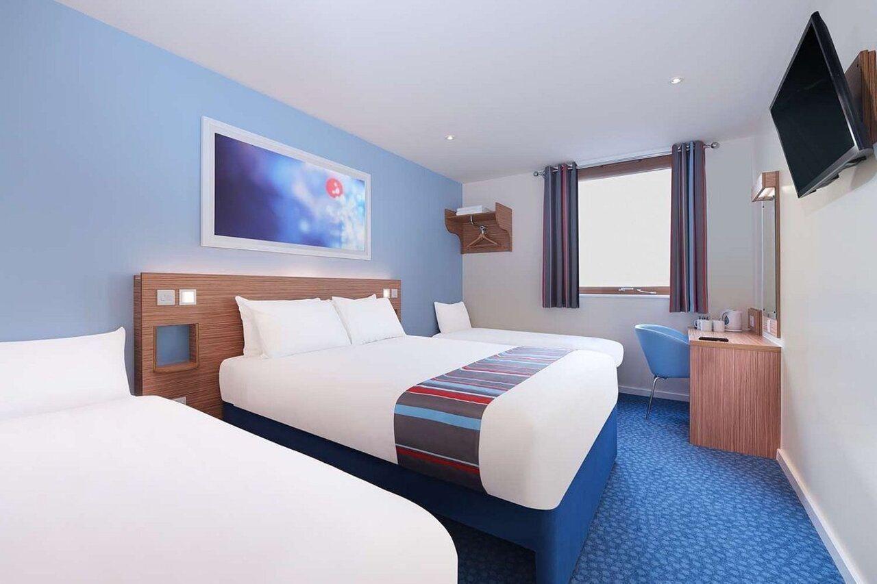 Travelodge Dreghorn Hotel 3*