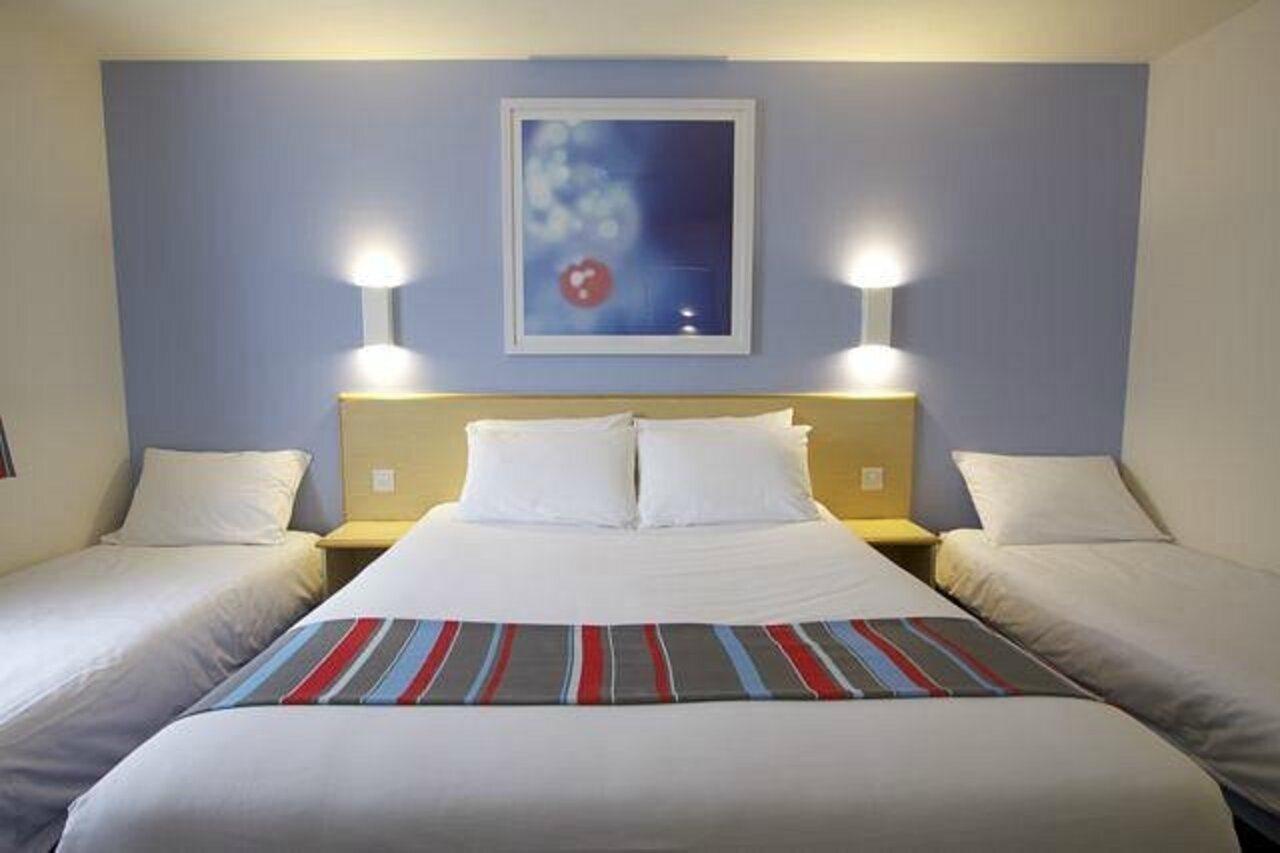 Travelodge Dreghorn Hotel 3*