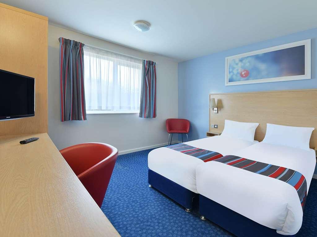Travelodge Dreghorn Hotel 3*